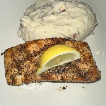 Carrabba's Italian Grill - Salmon and mashed potatoes - Italian Near Me - Southgate, Michigan