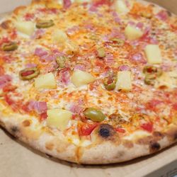 Hand-thrown, sparse topping, pizza