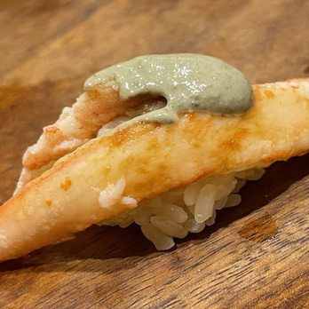 Sushi Que - a piece of food on a wooden table - Sushi Bars Near Me - Honolulu, Hawaii