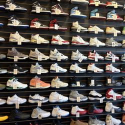 Legacy - Sneaker display
