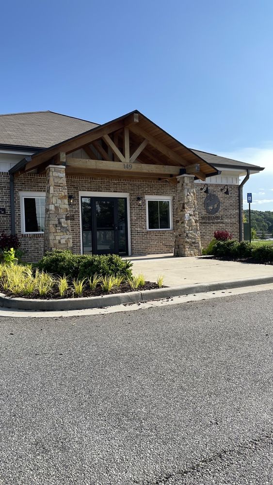 WHITMIRE ANIMAL HOSPITAL Updated October 2024 35 Photos & 11