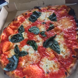 Francesca's Pizzeria - Marigrita (?) pizza- with just the right amount of cheese