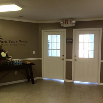 Park Your Paws - Boarding, Grooming, Day Camp - Lobby - Pet Groomers Near Me - Johnson City, Tennessee Park Your Paws - Boarding, Grooming, Day Camp - Lobby - Pet Groomers Near Me - Johnson City, Tennessee