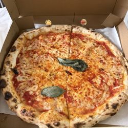 Zzetta Soul Fired Pizza - Margherita pizza