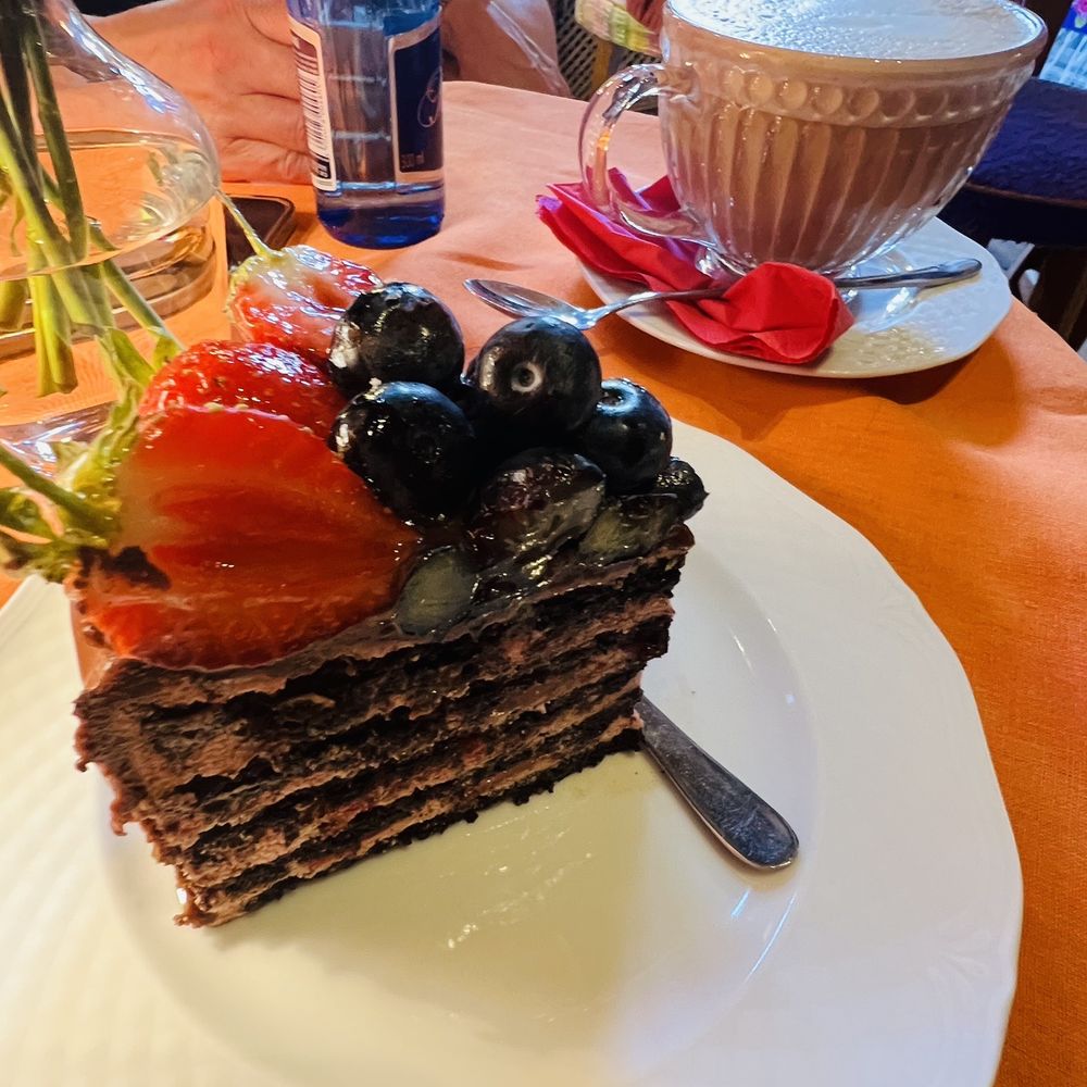 Słodki Słony - Strawberry/Blueberry Chocolate Torte & Large Cappuccino - Desserts Near Me - Warsaw, MZ
