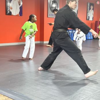 Popkin-Brogna Jujitsu Center - Senpai teaching class - Martial Arts Near Me - West Hempstead, New York Popkin-Brogna Jujitsu Center - Senpai teaching class - Martial Arts Near Me - West Hempstead, New York
