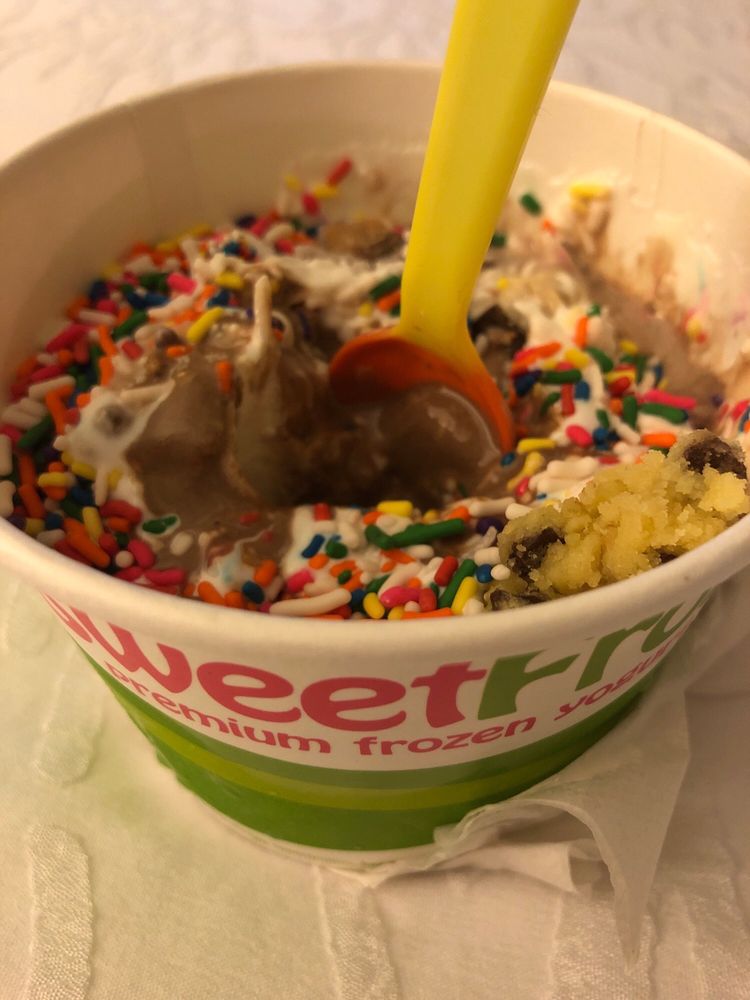 SWEETFROG PREMIUM FROZEN YOGURT Updated June 2024 116 Walnut Hill