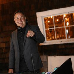All Pro Djs - DJ Shoop doing that thing.  Curating a great soundtrack to an outdoor celebration at Dorris Ranch in Sringfiled.