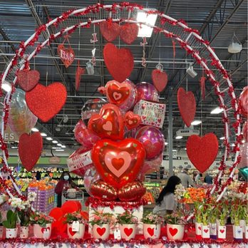 Smith’s Marketplace - 2/5/2022 Valentines display - Grocery Near Me - Henderson, Nevada Smith’s Marketplace - 2/5/2022 Valentines display - Grocery Near Me - Henderson, Nevada