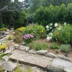 Gonzalez Brothers Contracting - Mulched flowerbeds