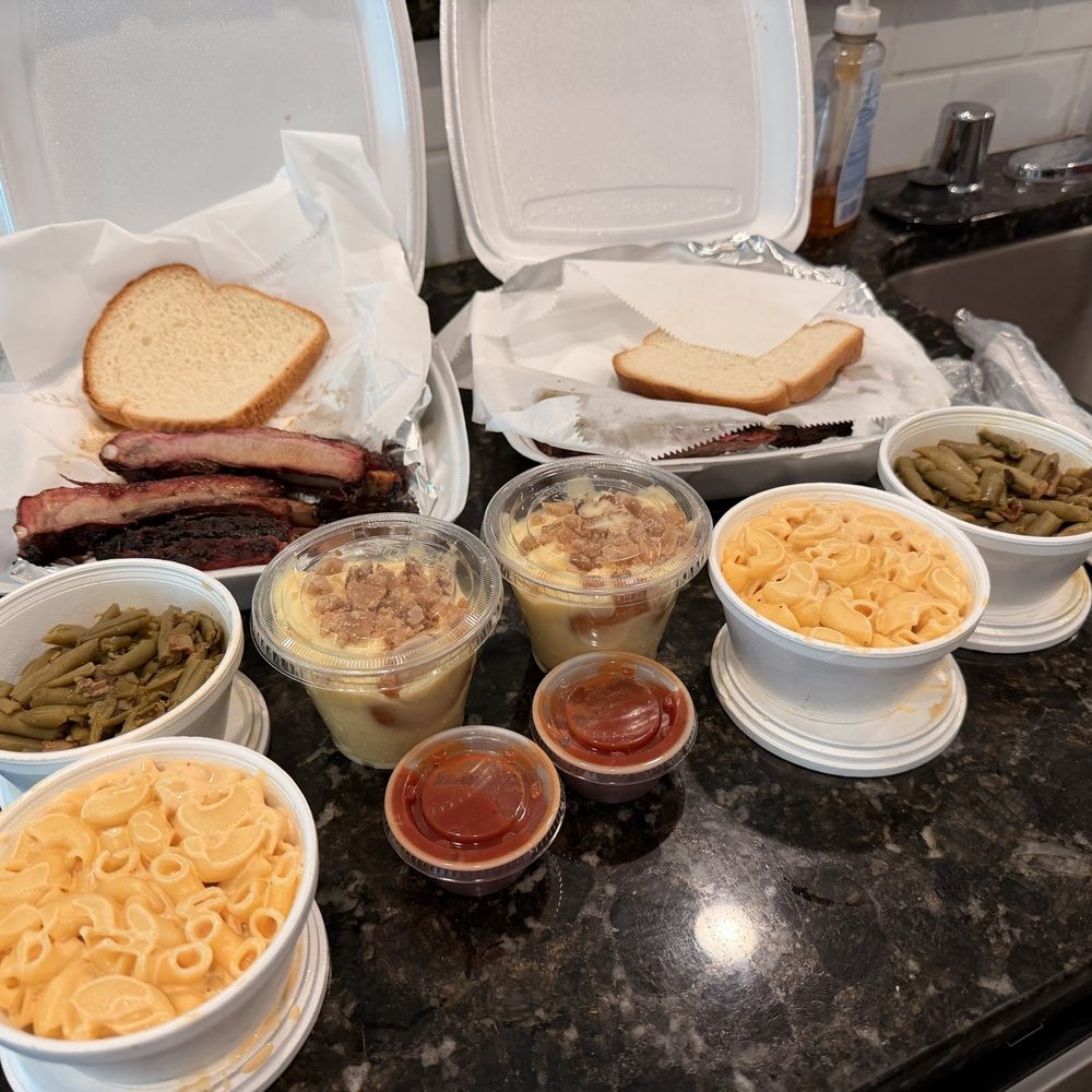DB Farm Grub Wagon BBQ - Two meats, Mac and cheese, green beans, banana pudding! - Barbeque Near Me - Willis, Texas DB Farm Grub Wagon BBQ - Two meats, Mac and cheese, green beans, banana pudding! - Barbeque Near Me - Willis, Texas