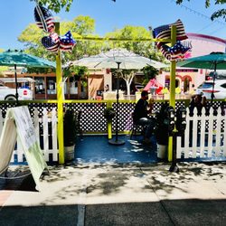 Theresa and Johnnys Cafe - Run opening Saturday to 24 live music