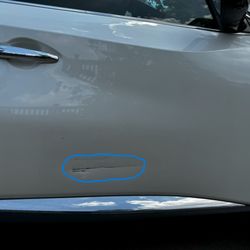 Redford Auto Repair - 2024 Nissan Murano RH FR door paint scrath and dent about 12" long. Color White