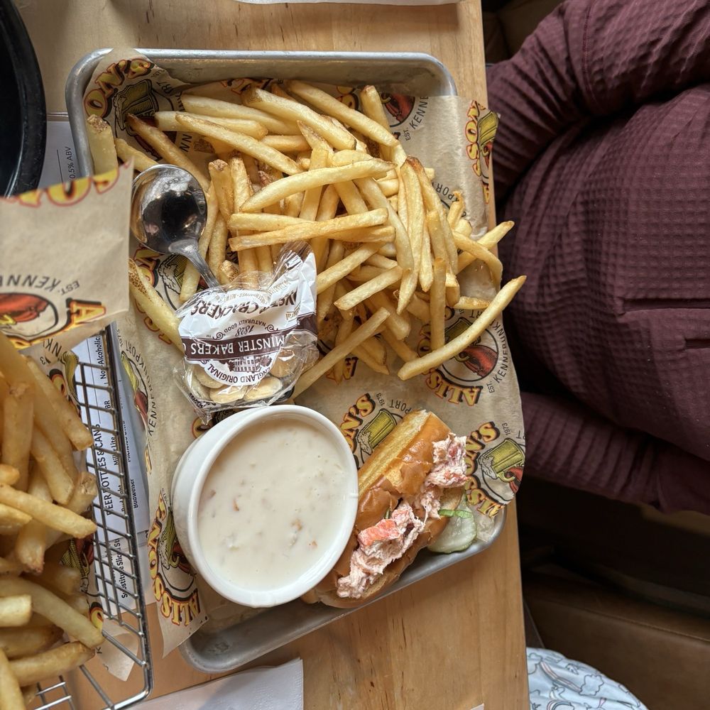 Alisson's Restaurant - Small lobster roll and cup of clam chowder. - Seafood Near Me - Kennebunkport, Maine Alisson's Restaurant - Small lobster roll and cup of clam chowder. - Seafood Near Me - Kennebunkport, Maine