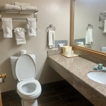 Best Western Indian Oak - The Bathroom - Hotels Near Me - Chesterton, Indiana