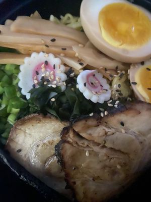 Hawaii Ramen Noodle & Poke Bowl by null