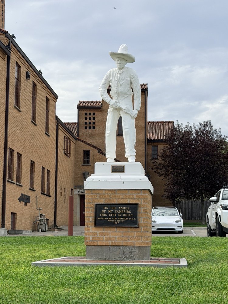 Boot Hill Distillery Logo
