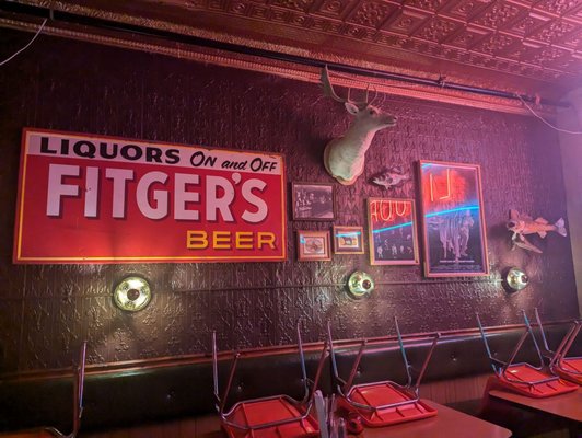 Howard's Bar by null