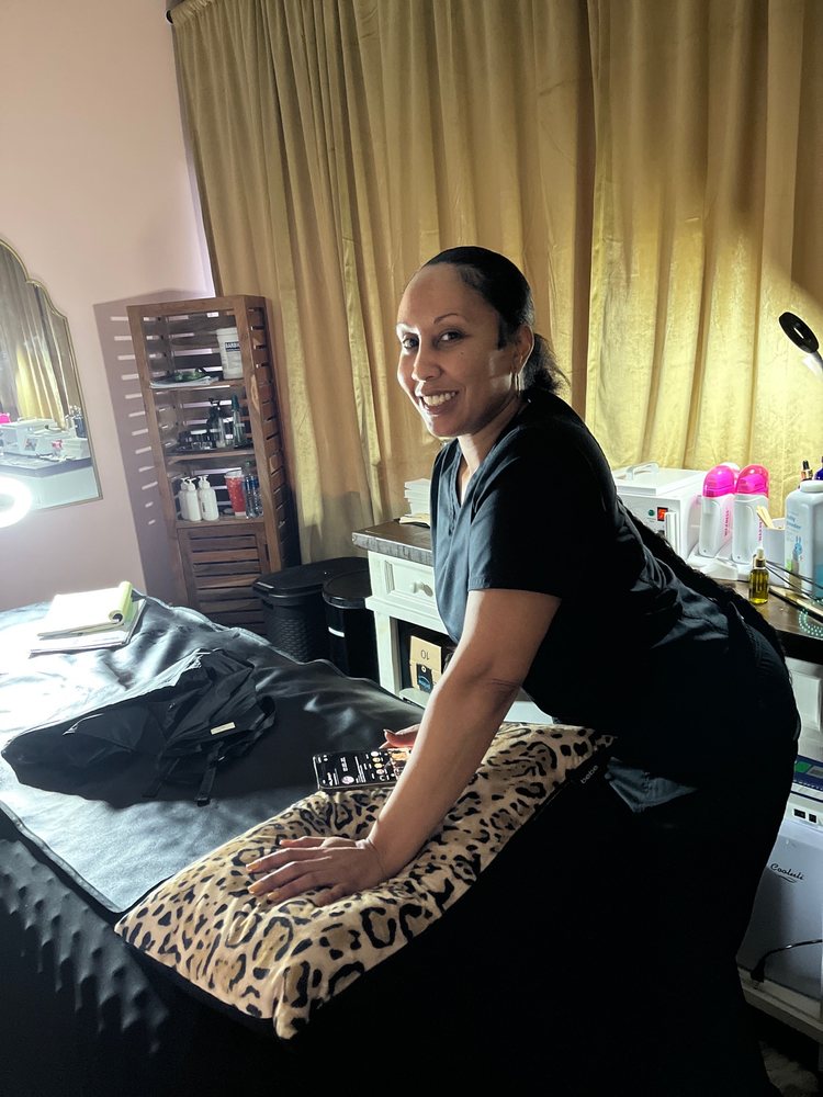 GLOSTHETICS BEAUTY LOUNGE Updated June 2024 10 Photos 1656 Oak St