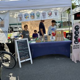At the Honolulu Farmers Market on a Wednesday evening