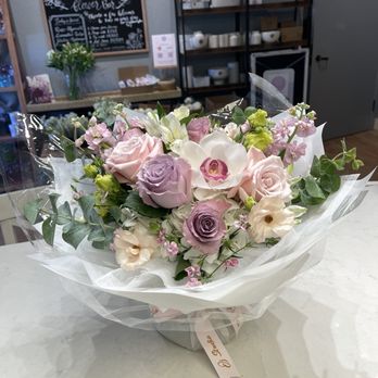 Jj Studio - Mother of the bride / groom bouquets / table center pieces - Florists Near Me - Pleasanton, California Jj Studio - Mother of the bride / groom bouquets / table center pieces - Florists Near Me - Pleasanton, California