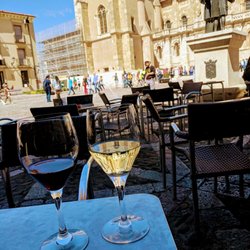 Boccalino - Enjoy some wine by the Basilica de San Isidoro