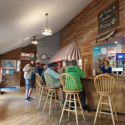 Johnson's Resort - Down the bar
