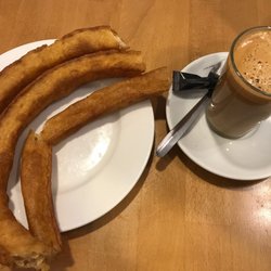 Cafeteria DON Pepe Diego de Leon, 6 - Churro y cafe con leche