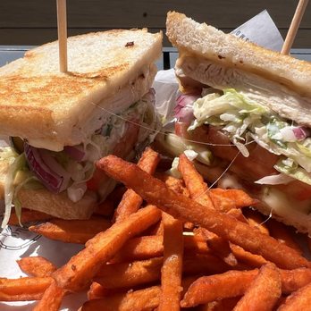 Wooly's - Chicken club - Seafood Near Me - Pismo Beach, California