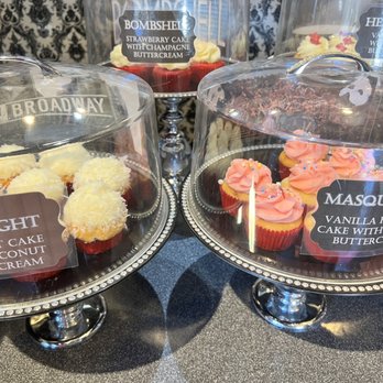 Showboy BakeShop - How pretty are these displays?!? - Bakeries Near Me - Henderson, Nevada Showboy BakeShop - How pretty are these displays?!? - Bakeries Near Me - Henderson, Nevada