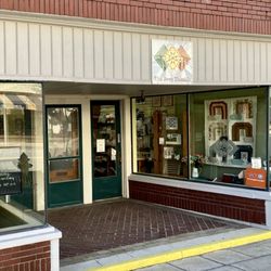 The Busy Thimble - Quilt shop and yarn shop in downtown Bowing Green, Ohio.