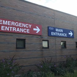 Henry Ford Walk-In Clinic - Sterling Heights - To the entrance