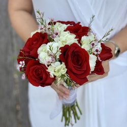 Red and white bride bouquet