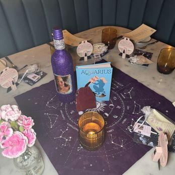 Society Cafe - Table decor - New American Near Me - New York, New York