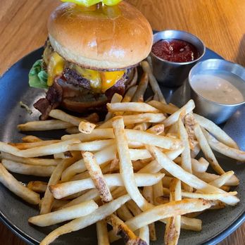 Station 16 - Burger nice char flavor had bacon and cheese Good bun Fries Crispy - Cocktail Bars Near Me - Elk Grove, California Station 16 - Burger nice char flavor had bacon and cheese Good bun Fries Crispy - Cocktail Bars Near Me - Elk Grove, California