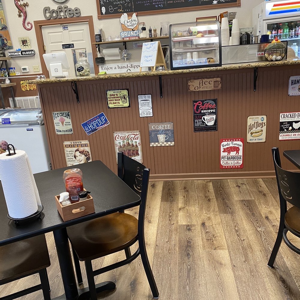 Mike’s on Main - Mike's on main theme dining - Comfort Food Near Me - Palacios, Texas