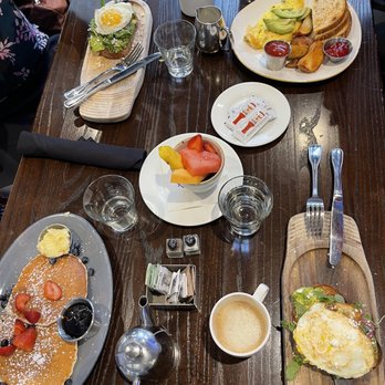 Frolik Kitchen + Cocktails - New American Near Me - Seattle, Washington
