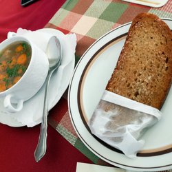 Restaurant Gasthaus Drachenburg - Knoblauchsuppe mit Knobi-Brot.