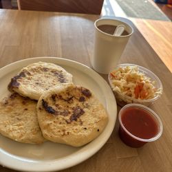 El Sitio Restaurant - Las mejores pupusas que he probado en el área de la bahía, excelente servicio y calidad... 100% recomendado