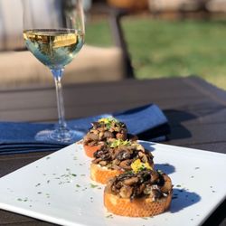 Starfield Vineyards & Winery - Yes please!