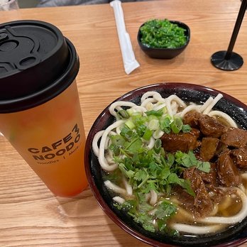 Cafe Noodo - Iced peach tea, braised beef noodle, and seaweed salad - Bubble Tea Near Me - Boston, Massachusetts