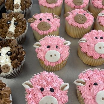 Pan Del Rey - Pink Pig Cupcakes. - Bakeries Near Me - Hendersonville, Tennessee Pan Del Rey - Pink Pig Cupcakes. - Bakeries Near Me - Hendersonville, Tennessee