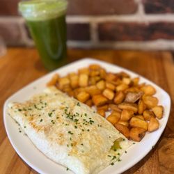 Dulce De Leche Bakery - Western egg white omelette Green Machine Juice