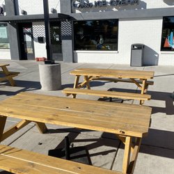 Em's Ice Cream - Outdoor seating area