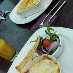 Oregano - Lasagne with garlic bread, and mac and cheese w/ leek and bacon