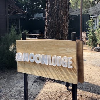 Noon Lodge at Mallard Bay - Noon Lodge signage - Big Bear Lake, CA