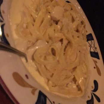 Compari's - Fettuccine Alfredo with chicken - Pizza Near Me - Los Angeles, California