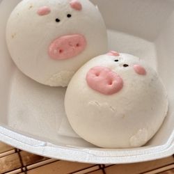 Timwah Dim Sum Restaurant - Fluffy Red Bean Piggy Buns. (･‿･)MG these piggies are way too "awww-dorable" to bite into-LOL. *:｡ Warmly recommend! *:｡