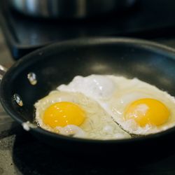 The Bridge Cafe - Frying up eggs fresh for our Farmers Breakfast (Fried Eggs, Bacon, Sausage, Homestyle Potatoes, Toast