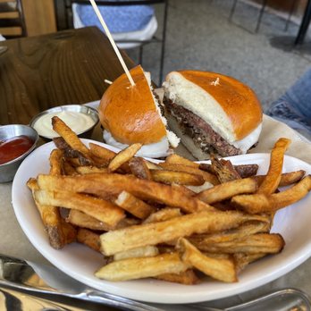 Leon's Full Service - Gastropubs Near Me - Decatur, Georgia Leon's Full Service - Gastropubs Near Me - Decatur, Georgia